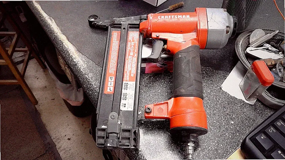 Craftsman CMPBN18SB 18-Gauge Brad Nailer Pneumatic 2” Air Nail Gun