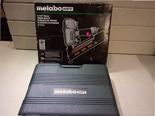 METABO HPT 2-1/2" ANGLED FINISH NAILER AIR GUN W/ CASE,GOGGLES # NT-65MA4 ..