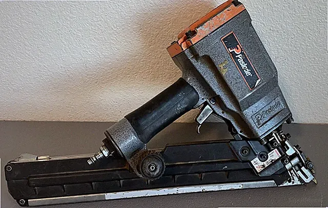 Paslode 5250/65-PP 2 1/2" Pneumatic Metal Connector Nail Gun Read As Is