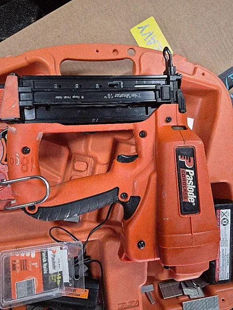 Paslode Cordless Finish 18 Gauge Finish Nail Gun Nailer 901000 Kit