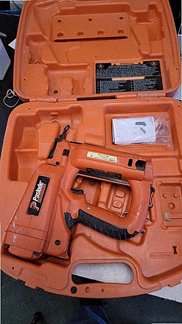 UNTESTED TOOL ONLY W/ CASE Paslode Cordless Finish 18 Gauge Trim Nail Gun 901000